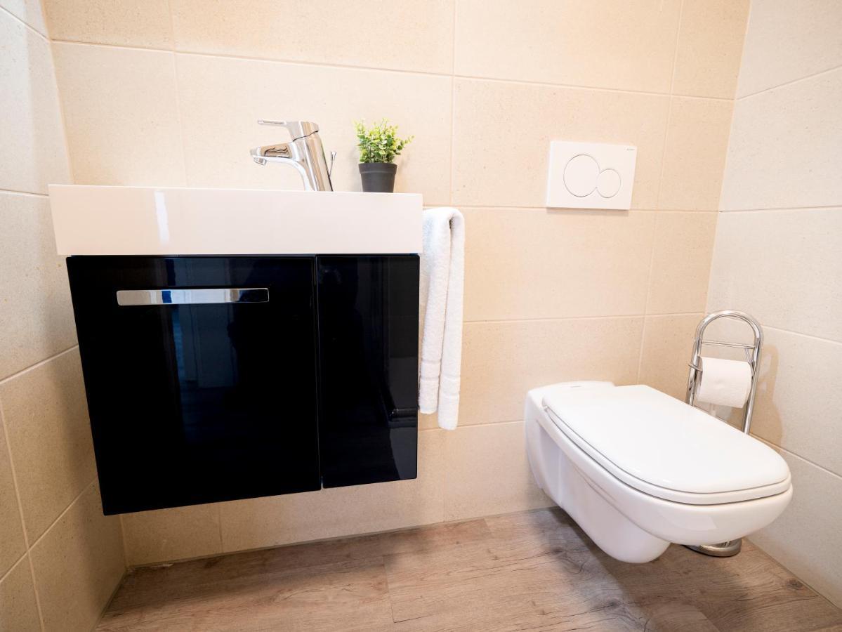 Noble Suite - Living & Work Place กีเซิน ภายนอก รูปภาพ